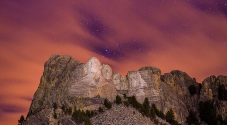 Dramatic picture of Mount Rushmore with a red sky