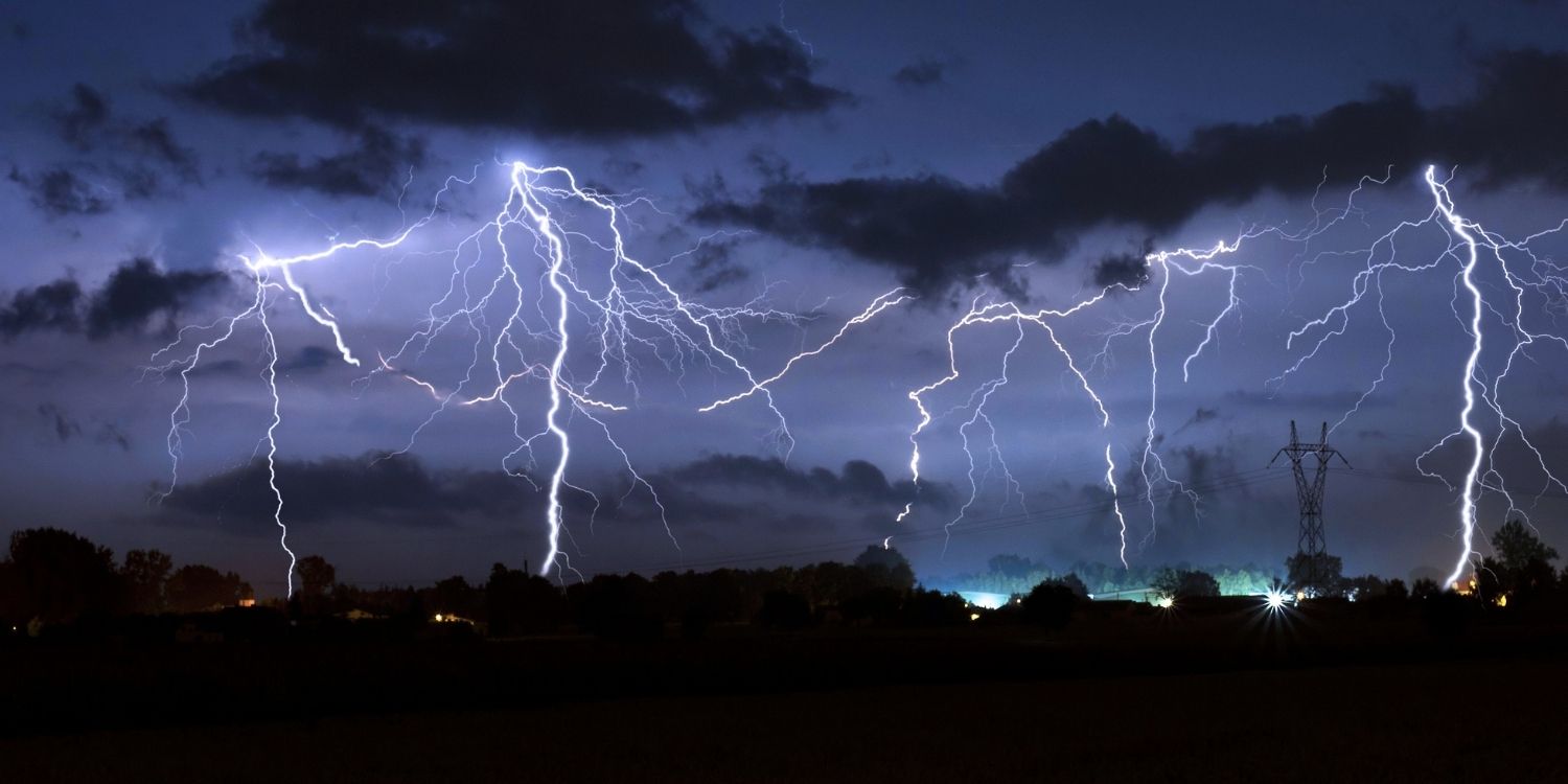 What causes the sound of thunder?