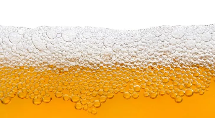 Bubbles clumping together to form the foam on top of a beer