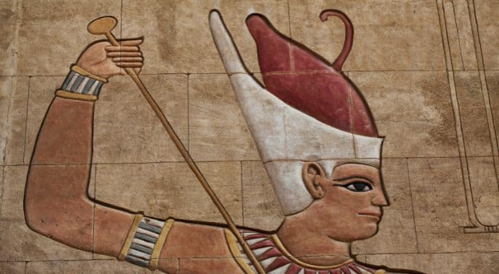 A painting on a wall of a pharaoh wearing a hat